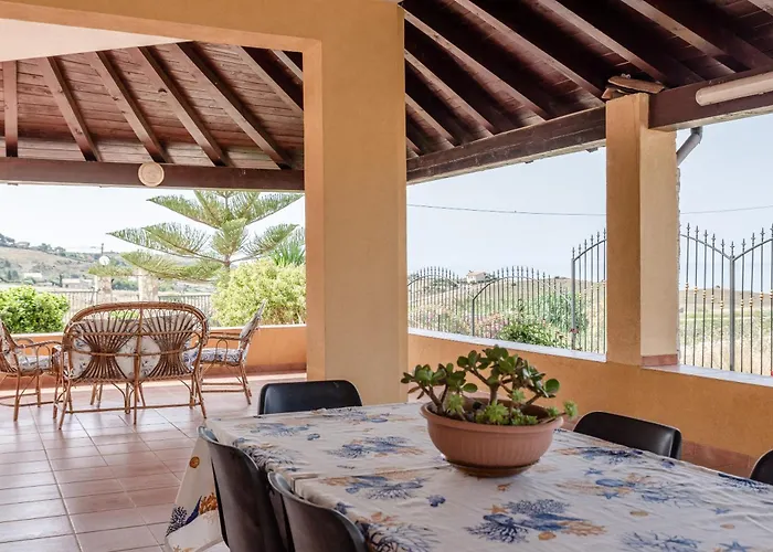 Villa Tre 's' Montallegro